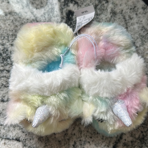 The Children’s Place Toddler Unicorn Slippers Size 4-5 - Picture 2 of 4